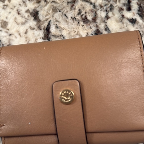 Radley London light beige Leather Wallet .. nwt
Authentic .. gold snap logo - Picture 3 of 5
